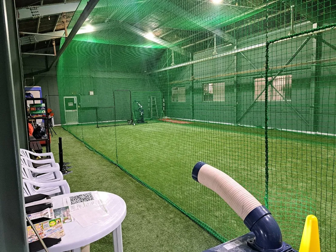 泉佐野市南中安松にカーサービスシンワから室内練習場がopen...