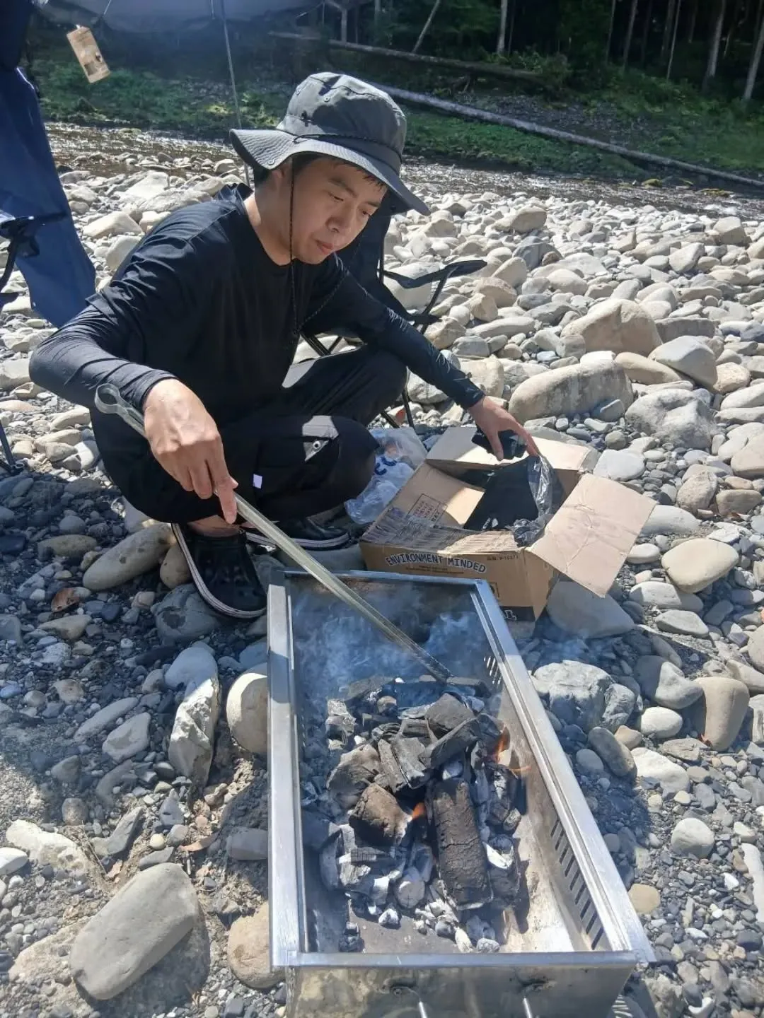 今回は当店の100円レンタカーを利用して、みんなで川遊びへ行...