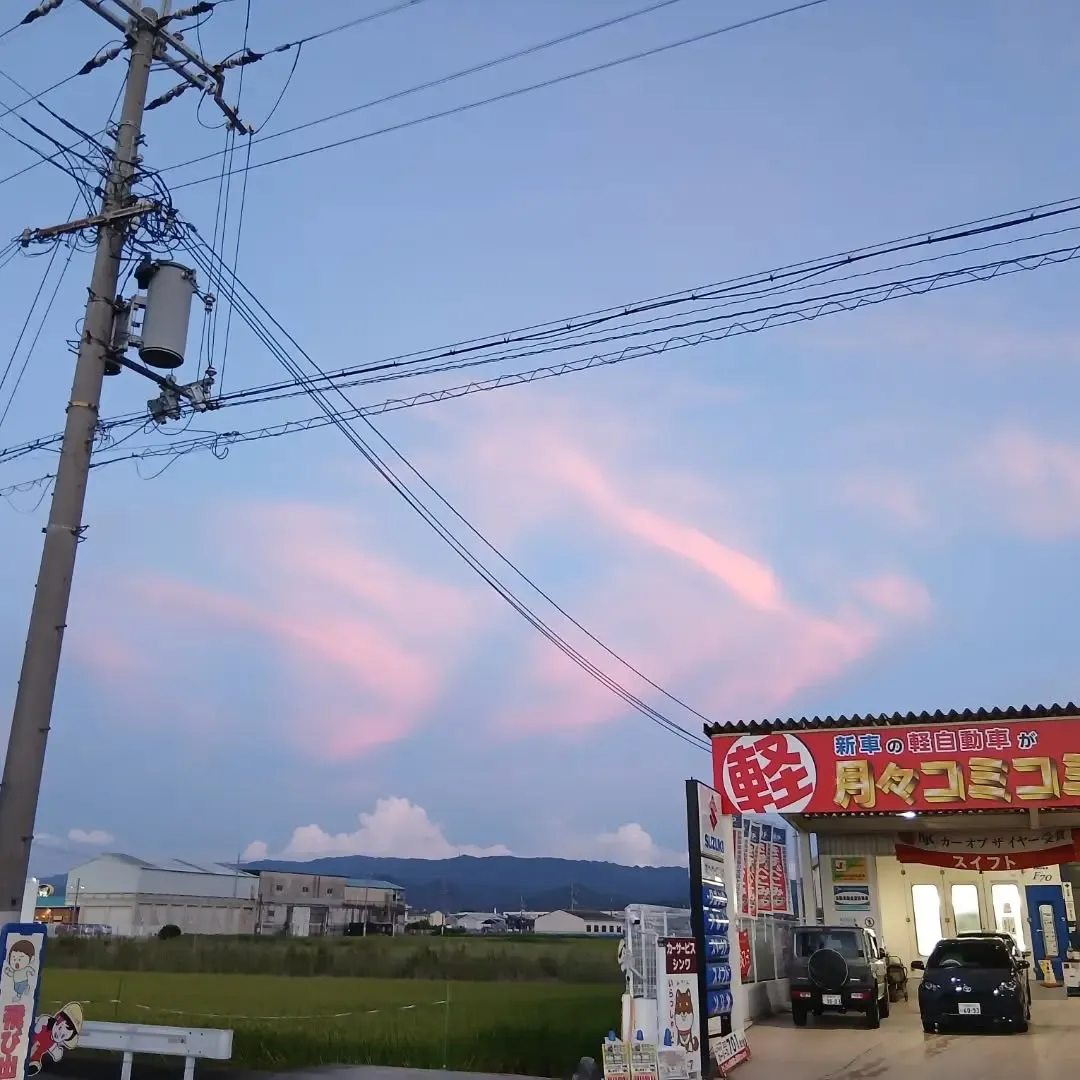 仕事帰りに、きれいな空を撮影するテガル君📸🌇