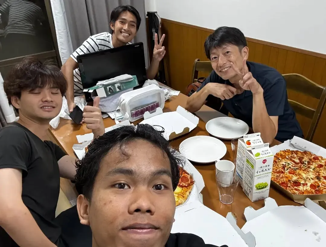 🍕研修生の社宅でピザパーティー🎉